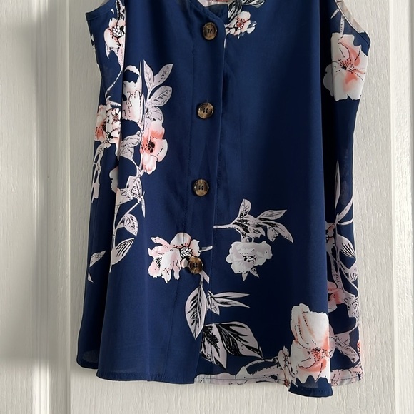 Floral navy blue, white, & pink button down tank top Large adjustable straps - Picture 10 of 12